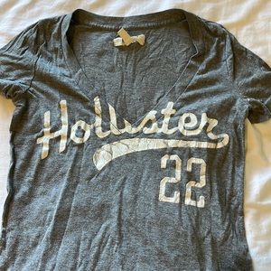 Hollister tee